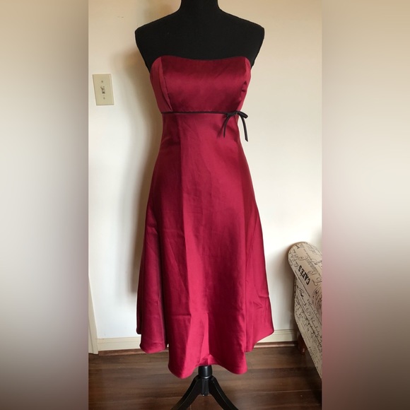 Alfred Angelo Dresses & Skirts - Dress; Alfred Angelo; Burgundy w/Black Piping; Full Skirt; Satiny; Fully Lined